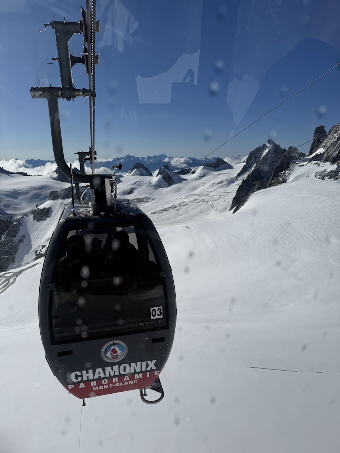 이탈리아로 넘어가는 파노라마 케이블카 